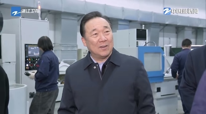 1704690158836360.jpg 省長王浩深入車間實(shí)地了解.jpg